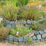 Header Kräuterspirale anlegen / Trockenmauer bauen